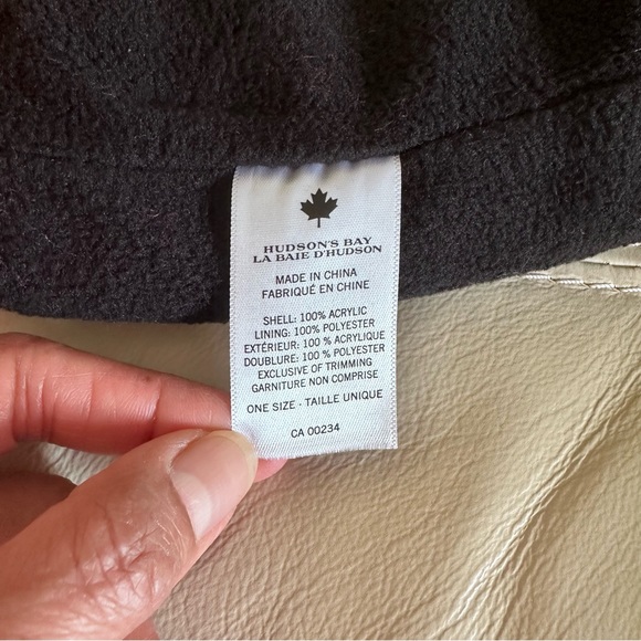 🆕 HUDSON’S BAY Christmas Stocking for Family Holiday Decorations- NWT - Picture 12 of 14